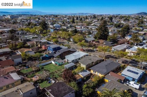 1336 Derby St, Berkeley CA 94703-1968 exterior