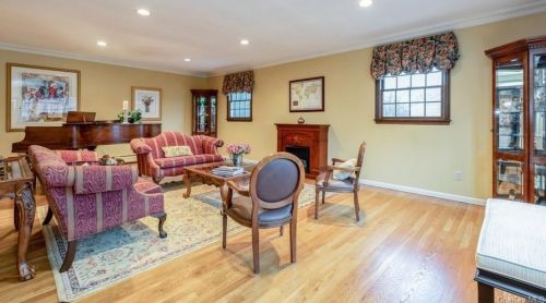 345 Svahn Dr, Valley Cottage NY 10989-1608 exterior