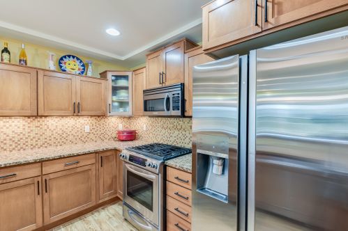 822 Hamilton St, Milwaukee WI 53202-1607 exterior