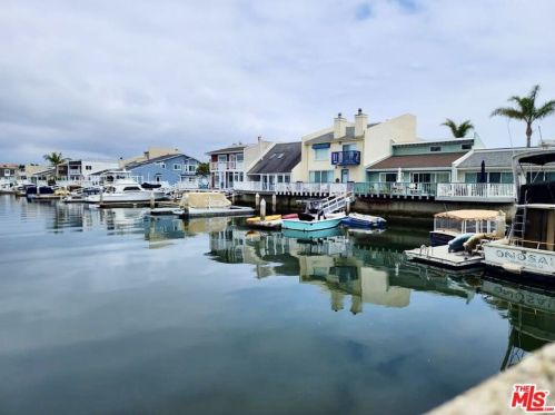 4555 Falkirk Bay, Oxnard CA 93035-3743 exterior