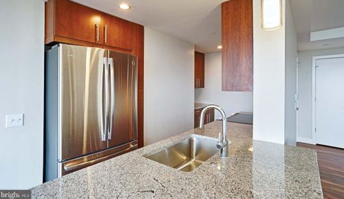 2200 Benjamin Franklin Pkwy, Philadelphia PA  19130-3640 exterior