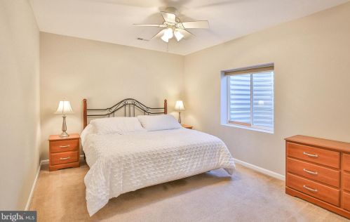 16609 Fox Chase Ct, Leesburg VA 20176-7845 exterior