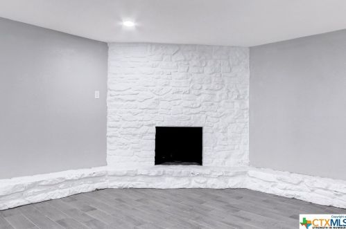 718 Grosvenor St, San Antonio TX 78221-1408 exterior