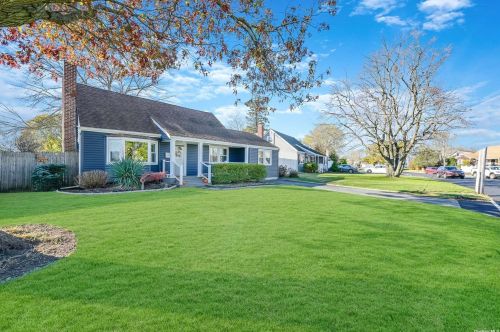 164 Gracie Dr, Babylon, NY 11703-3223