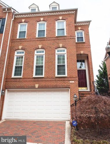 711 Hawkins Way, Alexandria VA  22314-6201 exterior