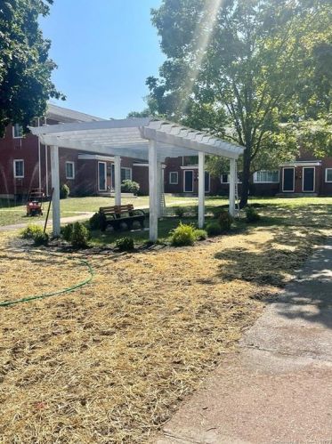 466 Middle Tpke, Manchester CT  06040-3869 exterior