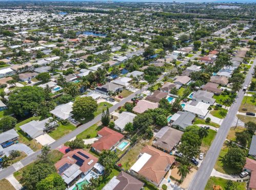 1330 27 Ave, Boynton Beach FL 33435-7529 exterior