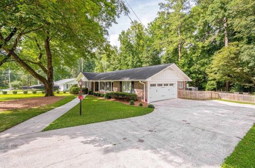 4882 Cambridge Dr, Atlanta GA 30338-5049 exterior