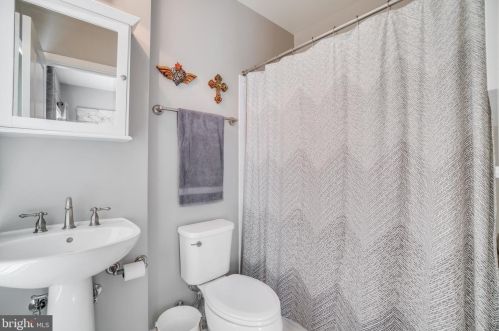 909 Montgomery, Alexandria VA 22314-1638 exterior