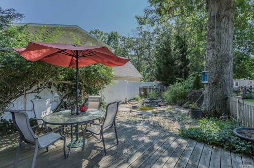 1370 Walnut Ave, Bohemia NY 11716-2110 exterior