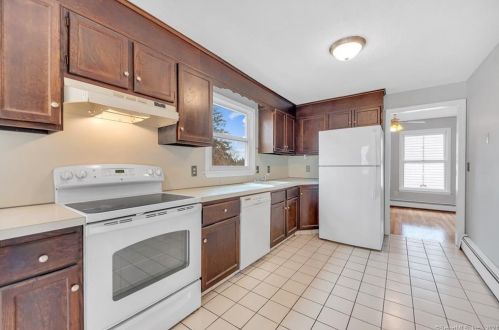 405 Francis St, New Britain CT 06053-3052 exterior