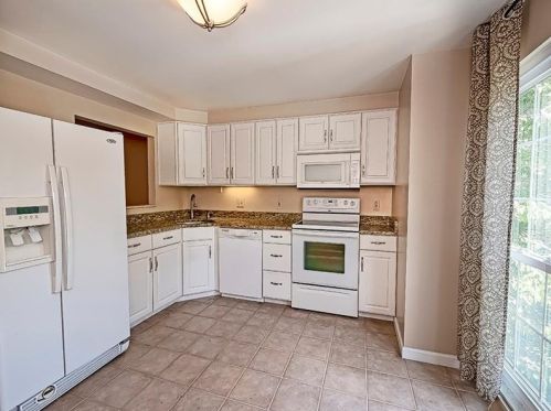 651 Newport Dr, Pittsburgh PA  15235-3226 exterior