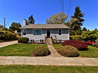 13625 2nd Ave, Seattle WA  98125-3031 exterior