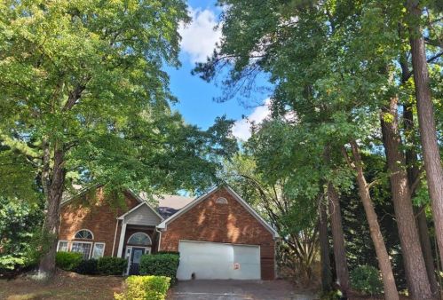 585 Shore Rd, Lithonia GA  30058-5990 exterior