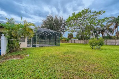 5205 Feather Crk Dr, Fort Pierce FL 34951-2327 exterior