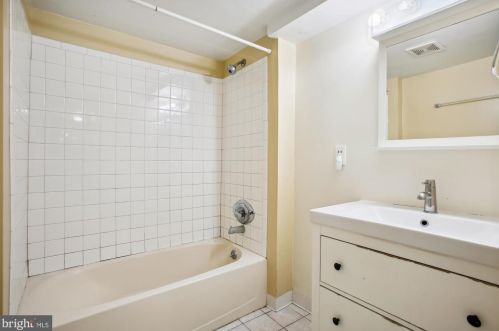 3005 11th St, Washington DC  20001-3905 exterior