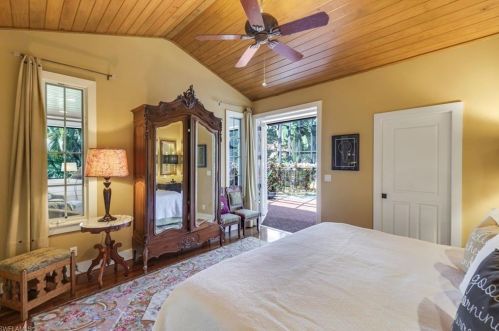 263 10 Ave, Naples FL 34120-4980 exterior