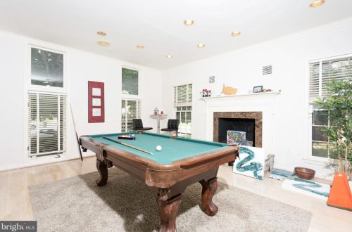 5825 Mossrock Dr, Rockville MD  20852-3237 exterior