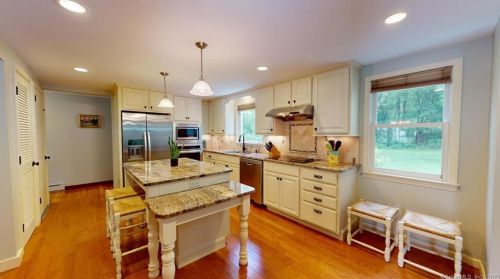 6 Hummingbird Ln, Enfield, CT 06082-5709