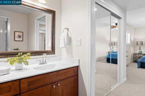 1824 Manzanita Dr, Concord CA 94519-1128 exterior