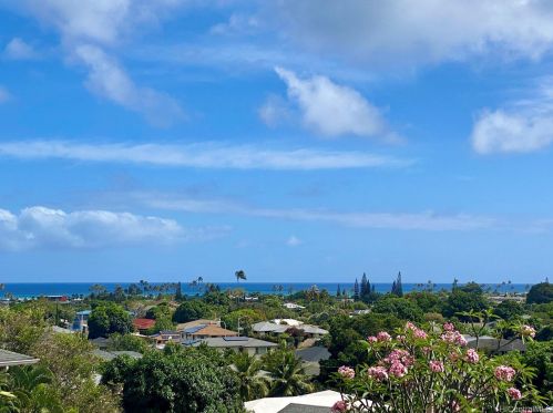 521 Lawelawe St, Honolulu, HI 96821-1913