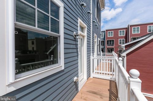 723 Diamond Ave, Alexandria VA  22301-3041 exterior