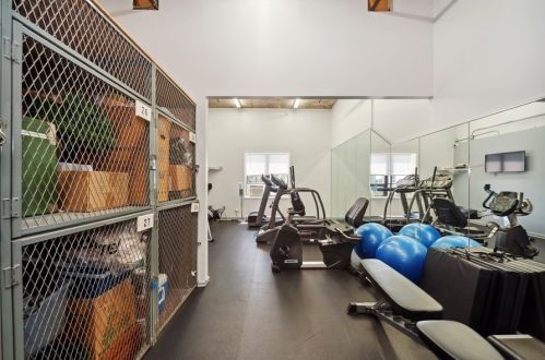 1418 Lake Shore Dr, Chicago IL 60605-2827 exterior