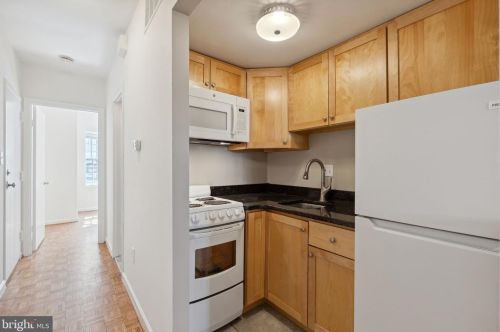 1737 Corcoran St, Washington DC 20009-2471 exterior