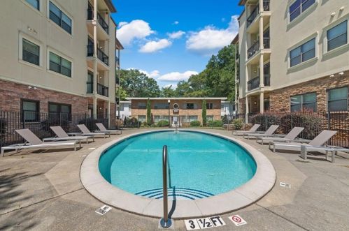 2230 Cheshire Bridge Rd, Atlanta GA 30324-5706 exterior