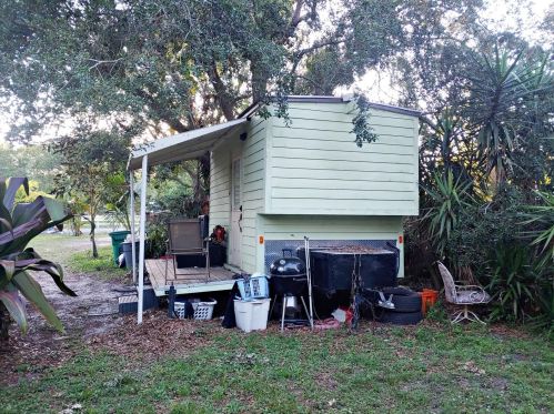 360 Gokchoff Rd, Fort Pierce, FL 34945-3413