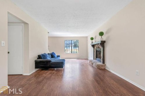 6276 Creekford Dr, Lithonia GA  30058-7913 exterior