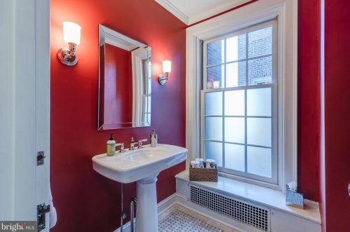 2101 Delancey St, Philadelphia PA 19103-6408 exterior