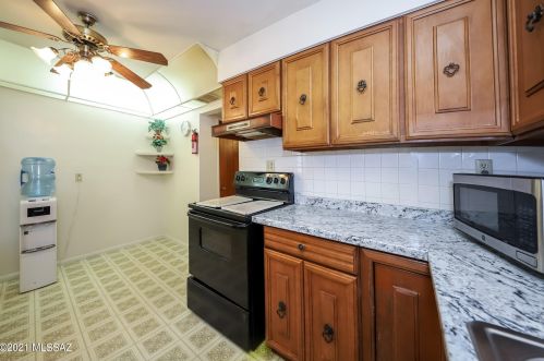 1232 Swan Rd, Tucson AZ 85718-6710 exterior