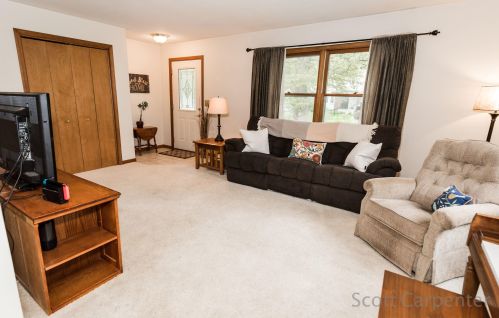 1277 Clovercrest Ave, Grand Rapids, MI 49504-2405