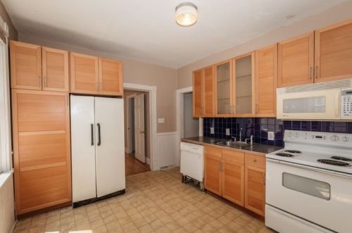 1856 Arlington Pl, Milwaukee WI 53202-1619 exterior