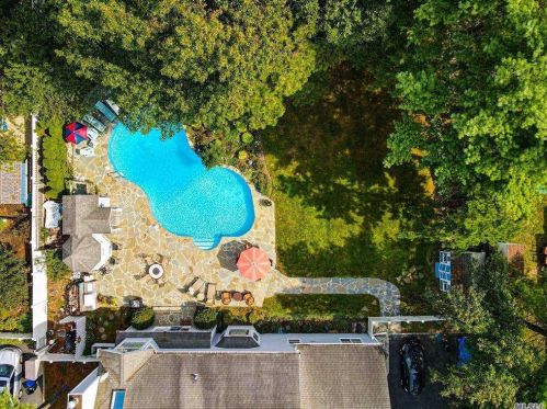 32 Pheasant Run Ln, Huntington Station NY 11746-8142 exterior