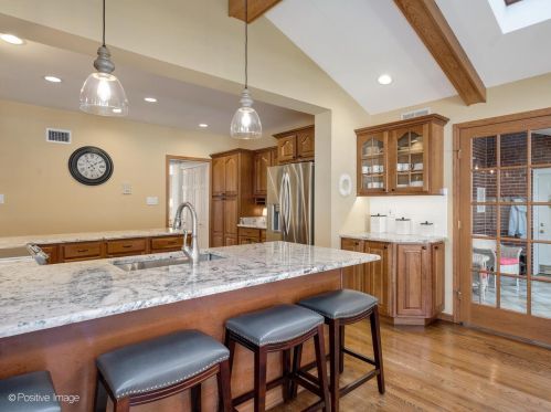 2734 107th St, Chicago IL 60617-6613 exterior