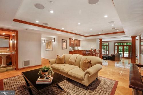 11013 Cripplegate Rd, Rockville MD 20854-1630 exterior