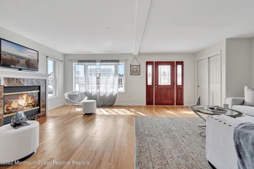 19 New Jersey Ave, Lavallette NJ 08735-2528 exterior