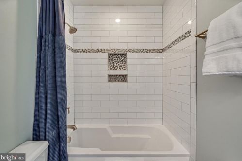 6263 Gentle Ln, Alexandria VA 22310-2260 exterior