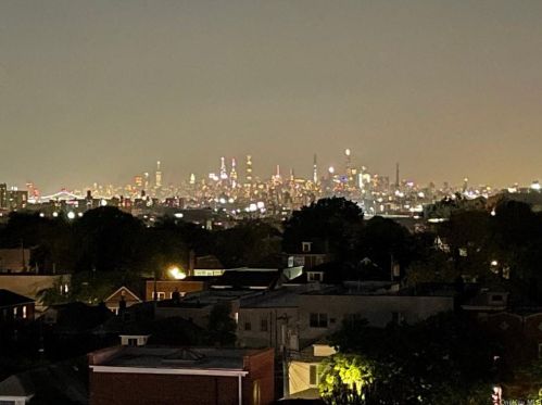 1144 Lydig Ave, Bronx NY  10461-1713 exterior