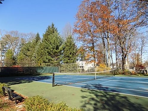 488 Ruddiman Dr, Meskegon MI 49445-3041 exterior