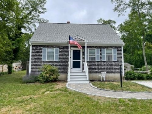 100 Huckleberry Ln, Eastham, MA 02642-1941
