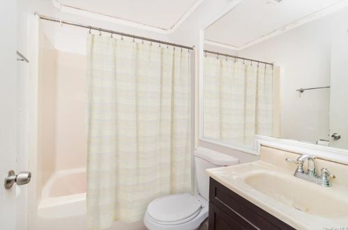 572 Prospect Ave, Bronx NY 10455-1809 exterior