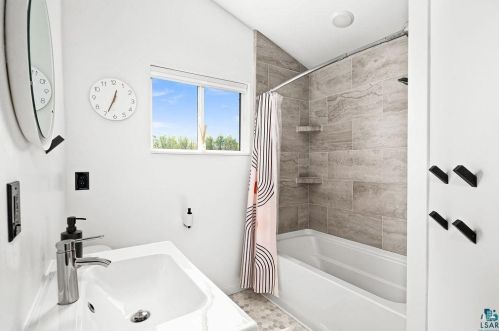 4074 Tischer Rd, Duluth MN 55803-1151 exterior