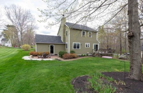 75 Oakmont Dr, Concord NH  03301-6916 exterior