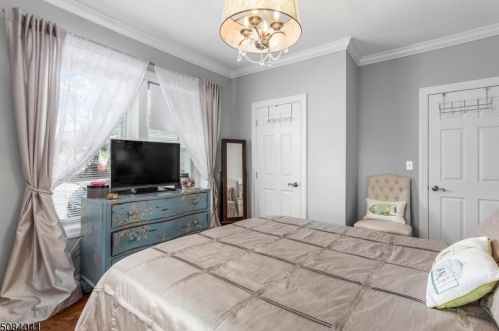 2 Entwistle Ave, Nutley NJ 07110-3210 exterior