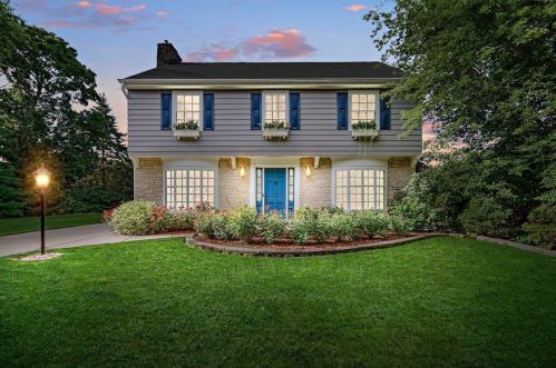 332 Douglas Ave, Waukegan, IL 60085-2042