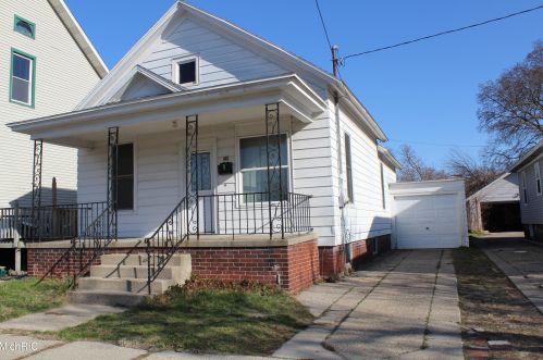 38 Larch Ave, Meskegon, MI 49442-0055