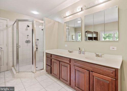 1926 Massachusetts Ave, Mc Lean VA 22101-4907 exterior